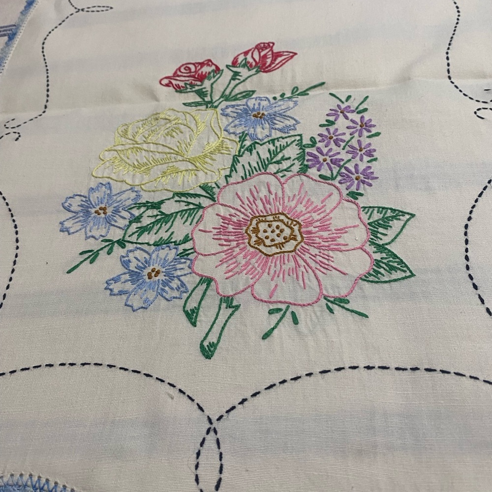 Vintage Embroidered Table Topper - Picture 2 of 2
